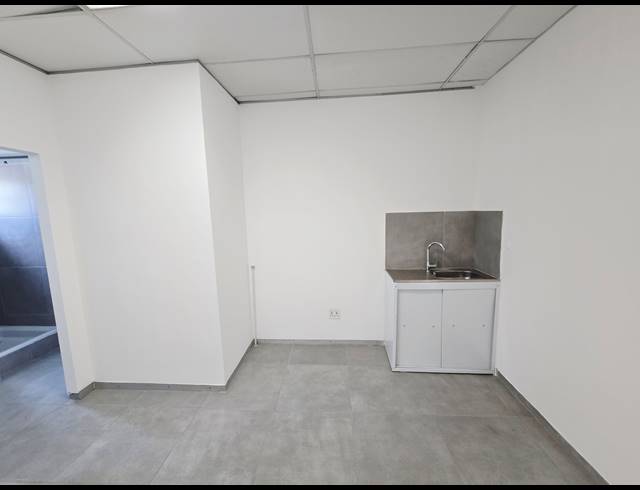 363M² WAREHOUSE TO LET IN OLIVEDALE